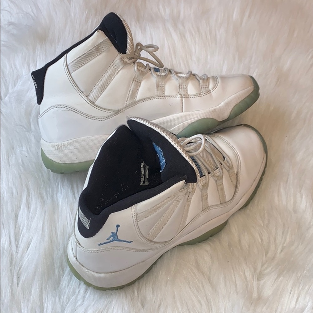 Jordan 11 Retro Legend Blue